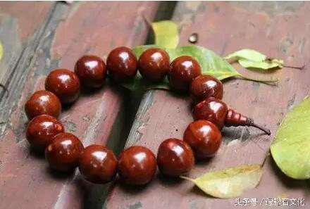 蜜蜡手串怎么佩戴男士,男士佩戴和田玉手串效果