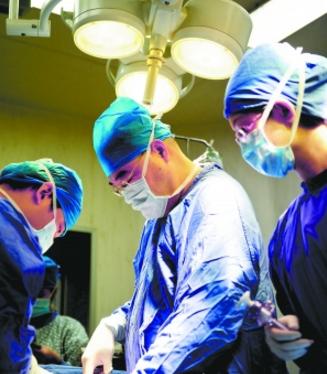 3岁女孩腹股沟有个包块不疼,4岁女孩腹股沟疝有点鼓包