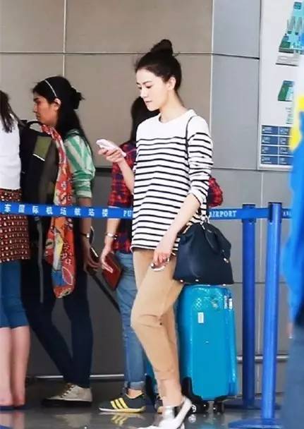 条纹单品怎么穿才好看,条纹时髦上衣怎么搭配好看