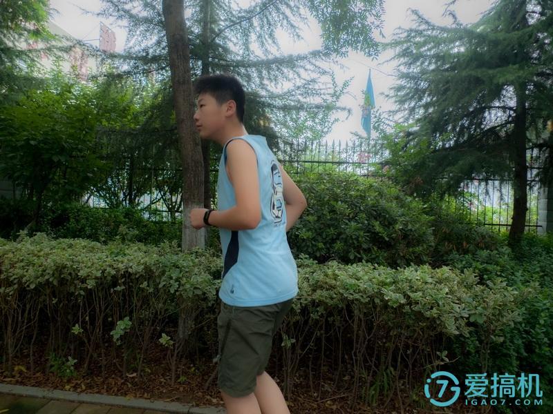 乐心运动手表充电,乐心运动手表显示实时数据