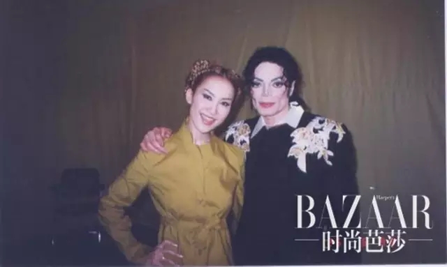 贝克汉姆为李玟颁奖,李玟与贝克汉姆