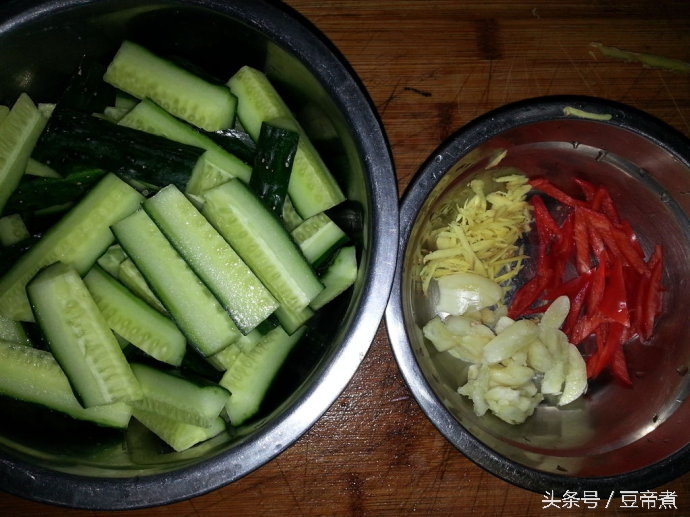 怎样凉拌黄瓜不放辣椒才好吃,凉拌黄瓜和木耳最好吃的做法