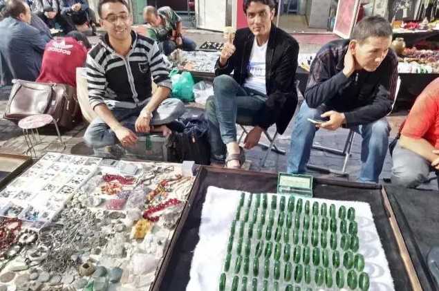 第一次逛*疆新**二道桥的和田玉交易市场见闻