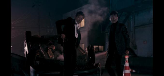 老牛吃嫩草!退休老警察凭什么获得年轻美少女疯狂垂青?