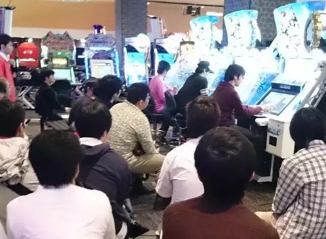 宅男的世界你不懂:一款“军宅专属”游戏如何救了日本街机业?