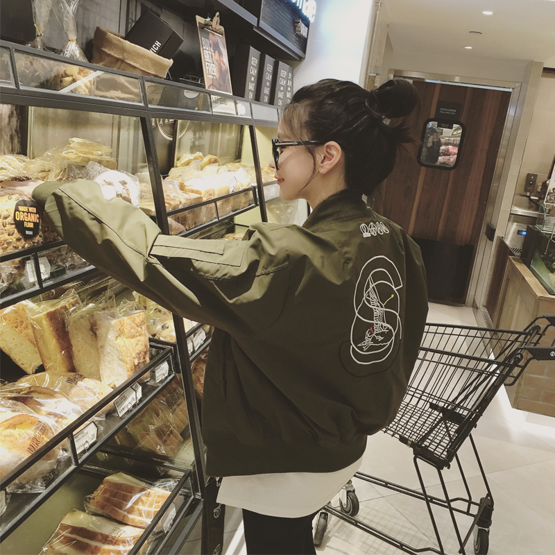 今年秋天又该穿谁的外套,初秋最实用的外套