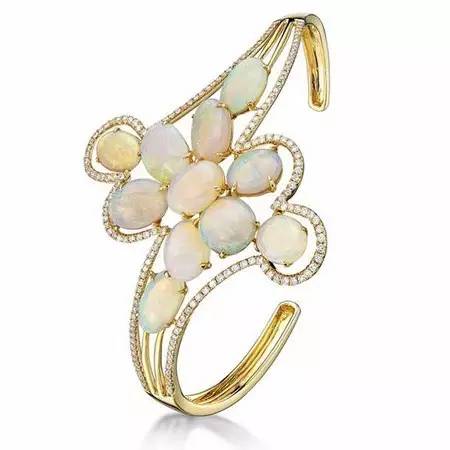 莎士比亚都为之倾倒的宝石，你的珠宝箱里不能没有一颗欧泊！