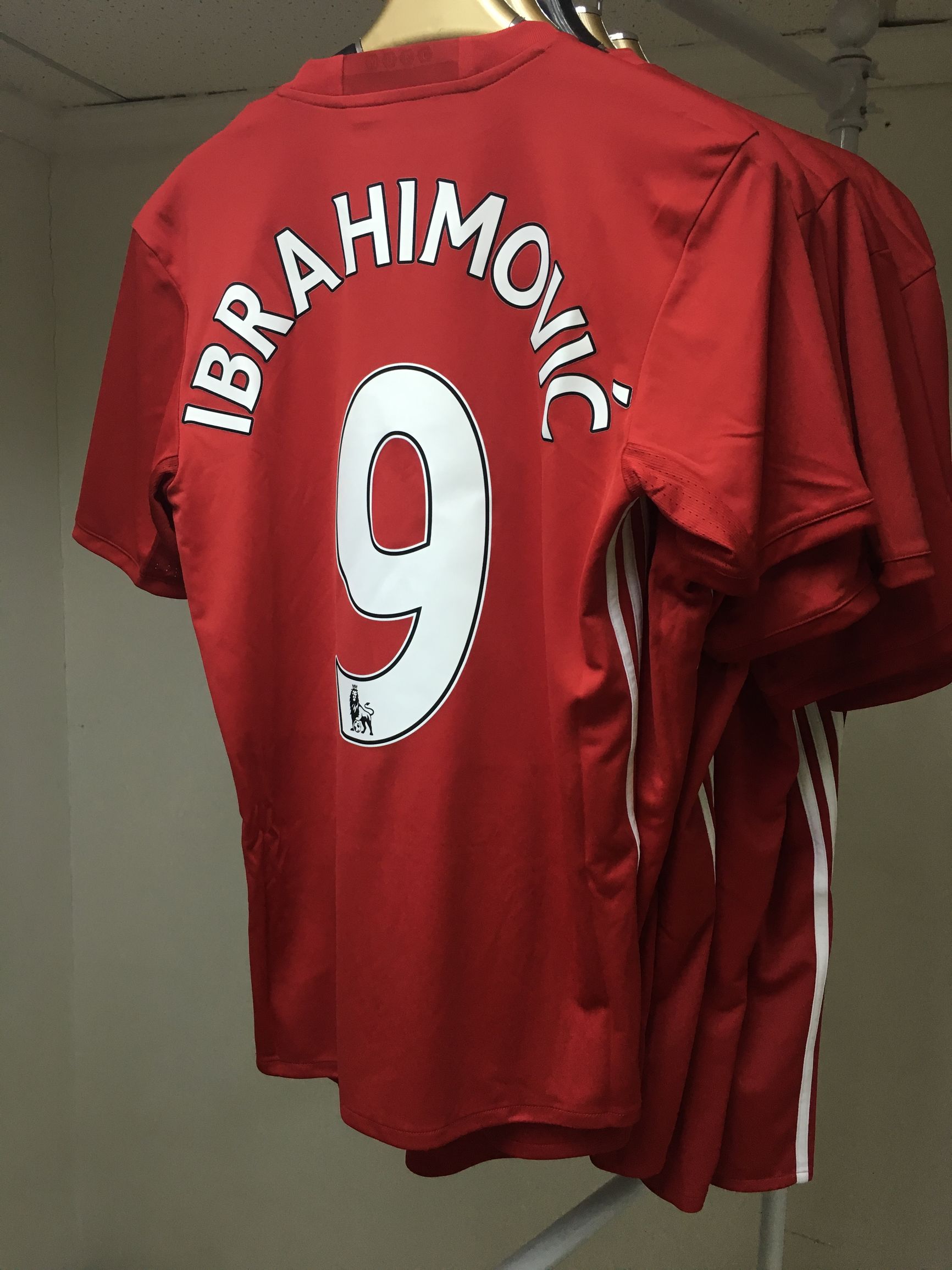 曼联2017-2018球员版球衣评测 (曼联07-08赛季客场黑色长袖球衣)