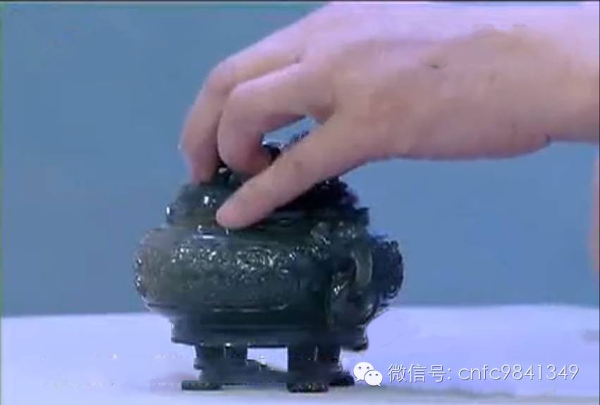 台湾老伯的香炉当玻璃工艺品祖传几代人，幸好没仍。