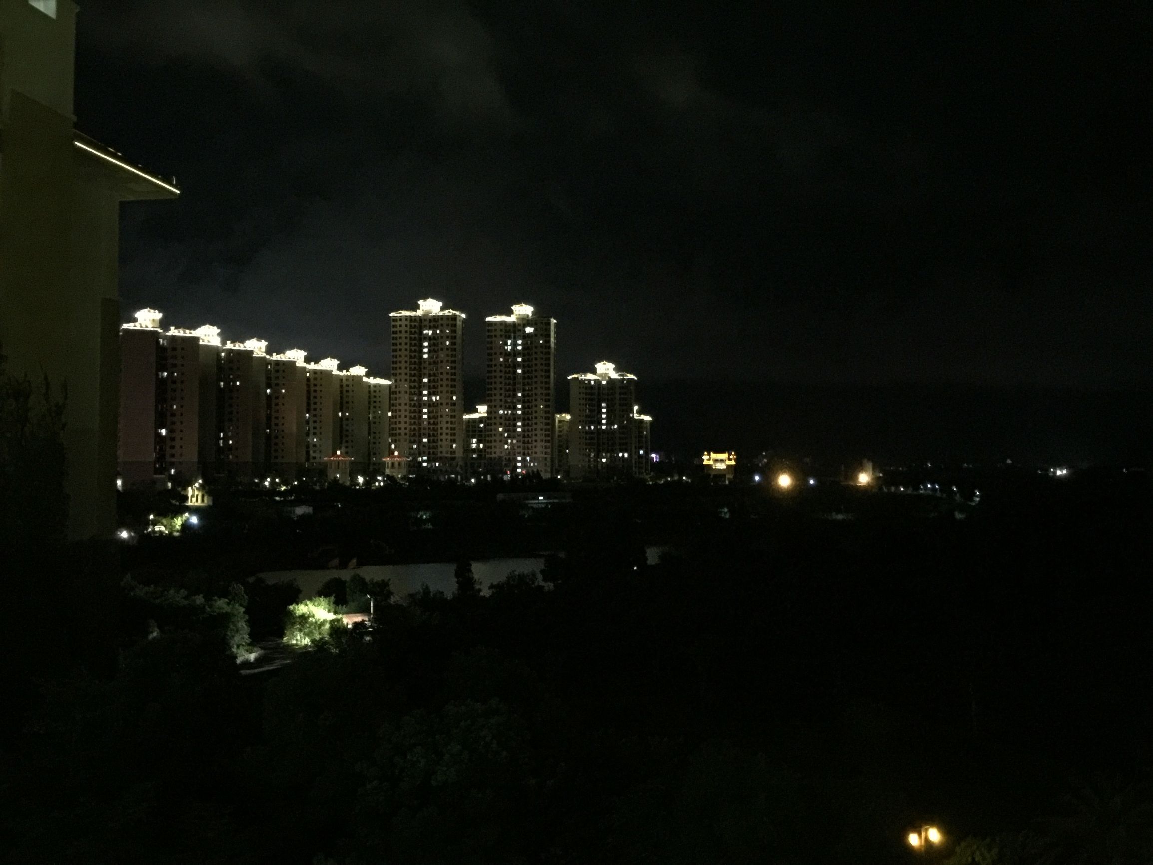 雷州樟树湾大酒店价格,雷州樟树湾大酒店有特大饭桌吗