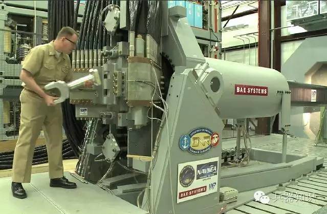 电磁炮和传统火炮有什么区别,轨道炮和传统火炮哪个杀伤性更强