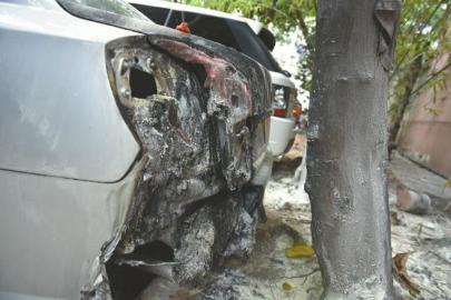 烧纸祭逝者余烬引燃车？