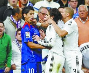 盘点足坛那些打架暴怒的时刻,足坛十大斗殴狠人