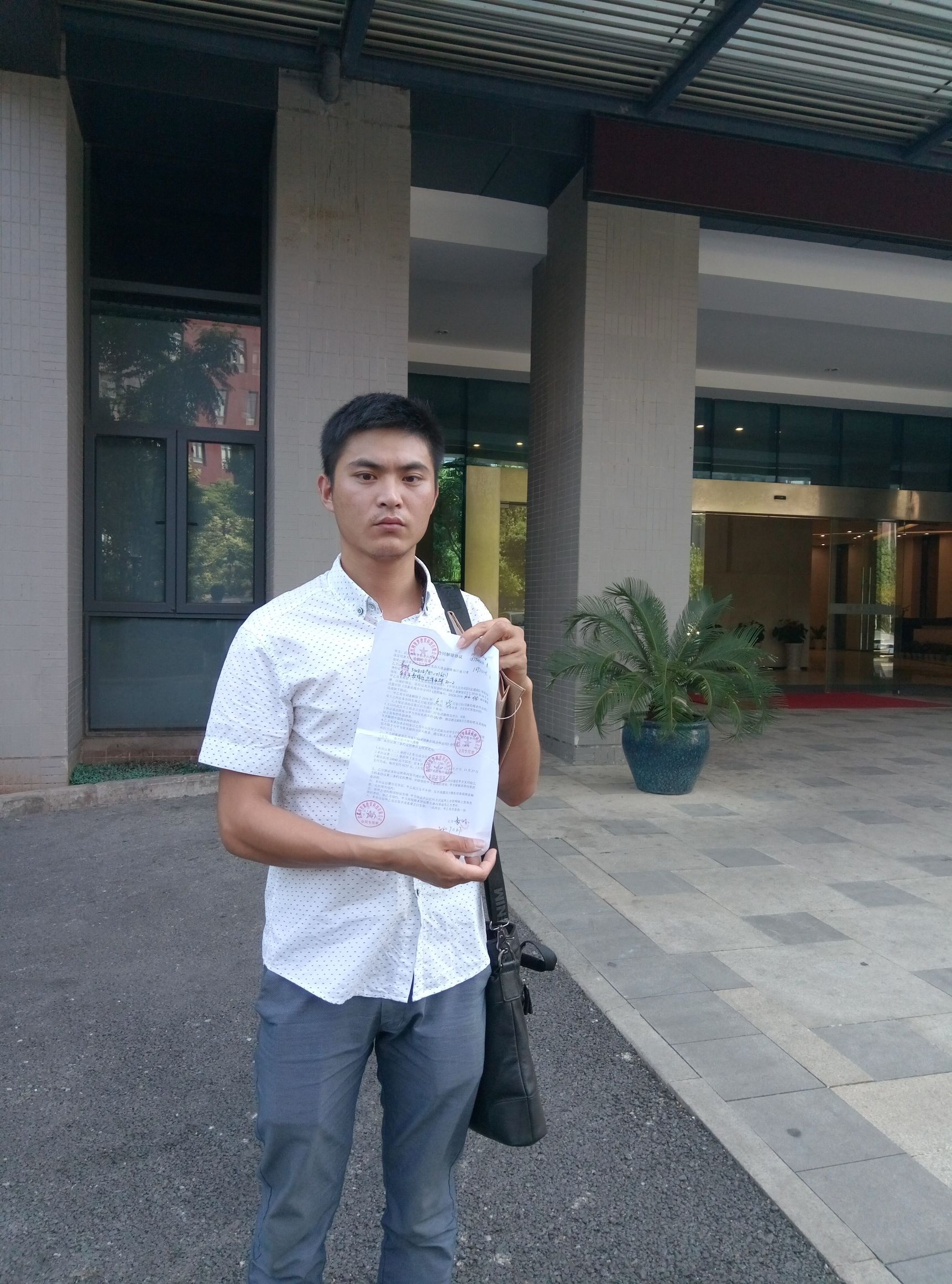 男子交3万多加盟光谷一招生平台多个培训机构称“无合作关系”