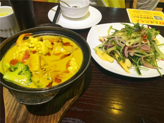 三亚旅行结婚纪念日,小两口结婚纪念日在家过二人世界