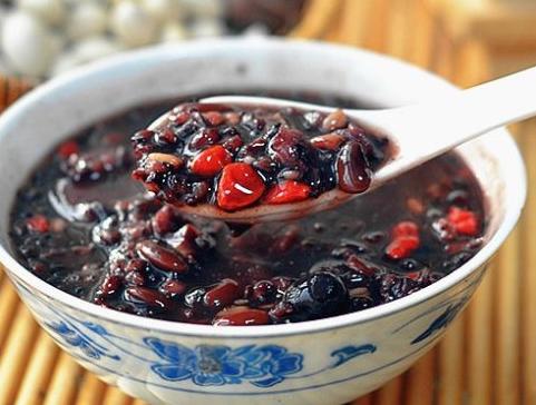 15岁斑秃中医辨证论治,21岁男生斑秃可以自愈吗