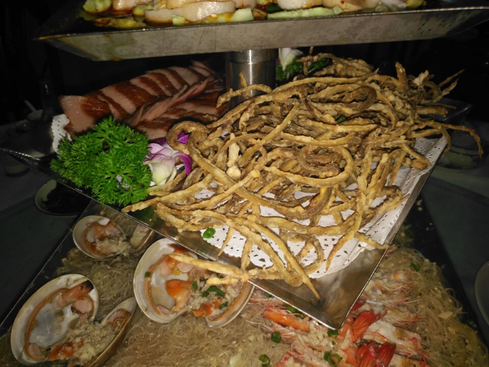 多变揽鲜又出新招：海鲜火锅霸王锅后这次出个五层塔！