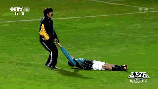 最经典搞笑中超足球gif,足球球员搞怪图片