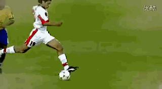 最经典搞笑中超足球gif,足球球员搞怪图片