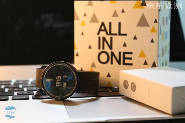 能刷门禁卡公交卡的智能手环,可以扫卡的智能手环