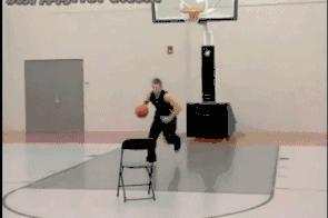 不需要变向就能完成的过人动作,变向过人教学绝对把人晃倒