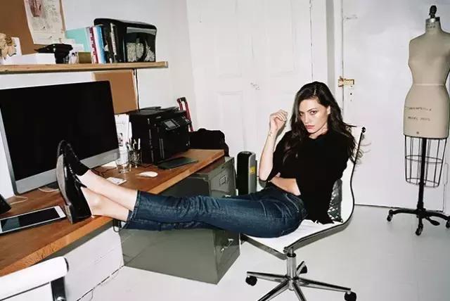 这个牌子的牛仔裤请给我来一打!