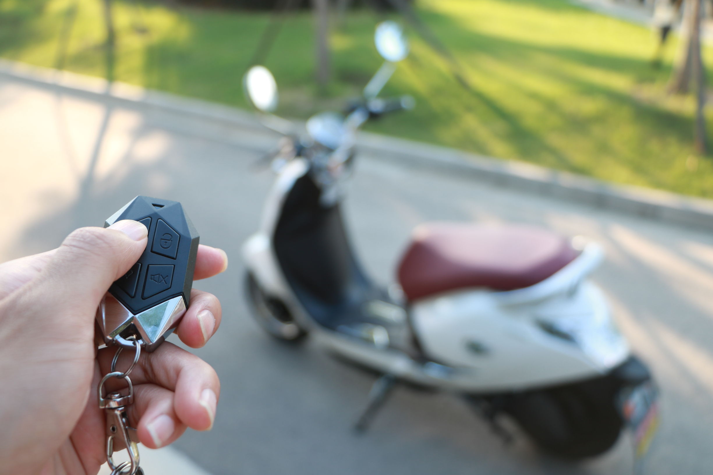 雅迪和小牛哪个更智能,雅迪比小牛更稳定