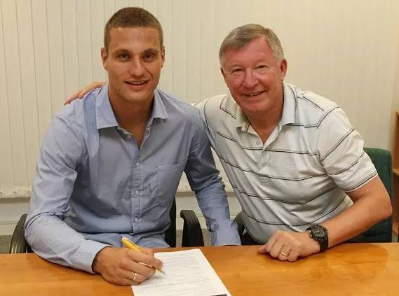 那个教我们做男人的硬汉，退役了