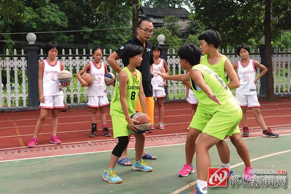 凉亭坳女篮张琼琼,鹤城区凉亭坳学校张琼琼老师