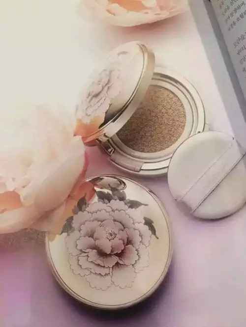 冬季适合用粉底还是气垫,冬天更适合粉底还是气垫