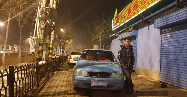 这可能是史上最艳丽的夏利，车主的心是粉嫩的