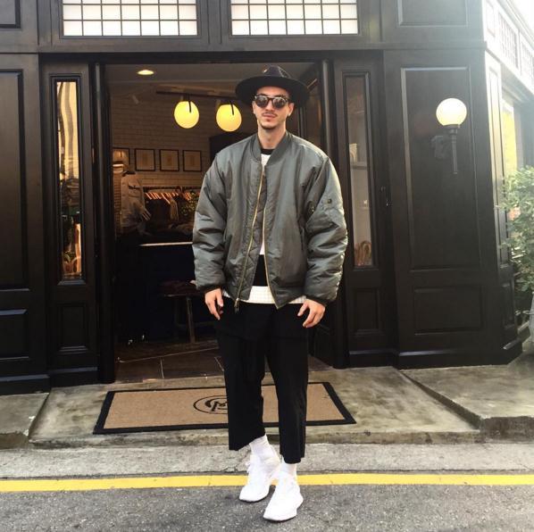 韩国街拍穿搭潮人,2021韩国男士冬季穿搭街拍