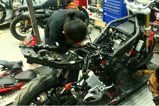 一探究竟！专业拆解告诉你RZ3何以称为“街霸”