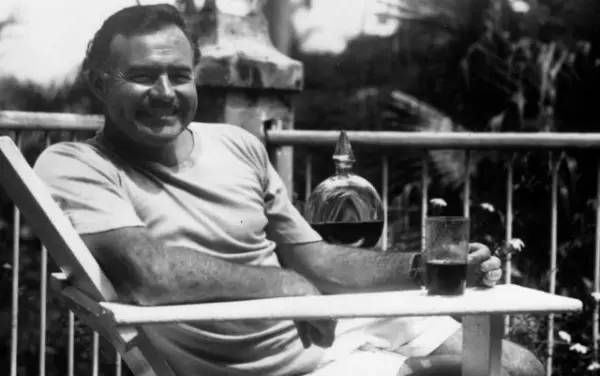 “老爹”海明威诞辰117周年,聊聊关于他鲜为人知的奇葩往事