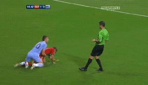 最经典搞笑中超足球gif,足球球员搞怪图片