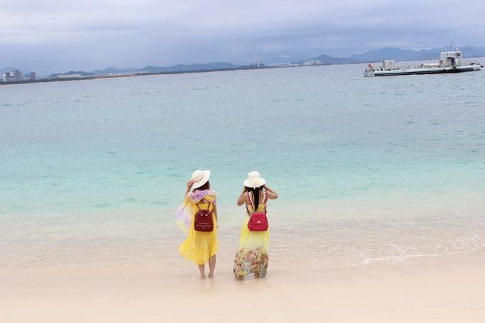 和闺蜜一起去三亚旅游的视频,和闺蜜去三亚旅游