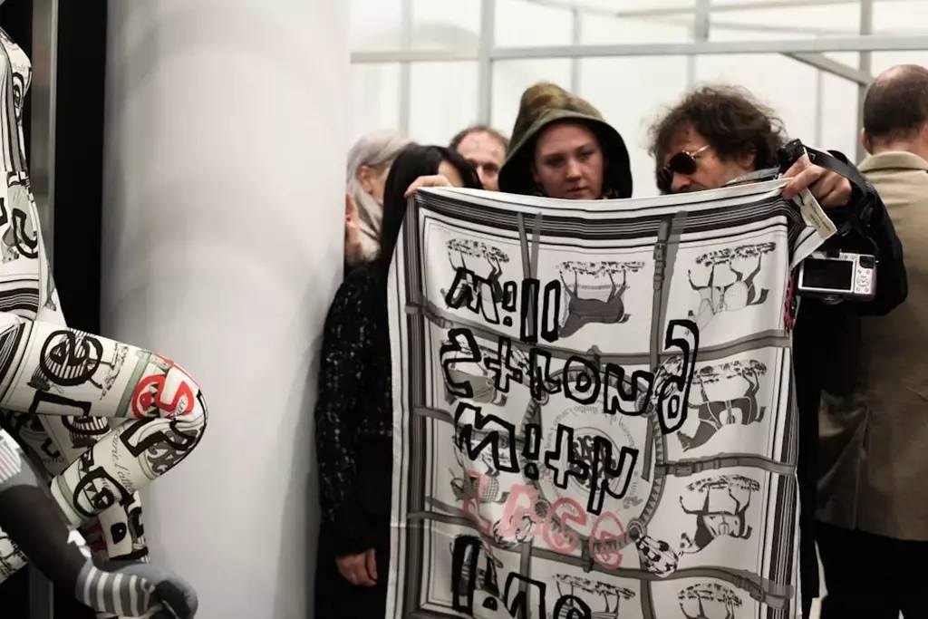 爱马仕丝巾的故事,爱马仕丝巾的故事视频