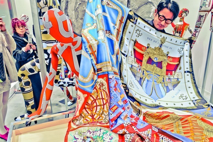 爱马仕丝巾的故事,爱马仕丝巾的故事视频