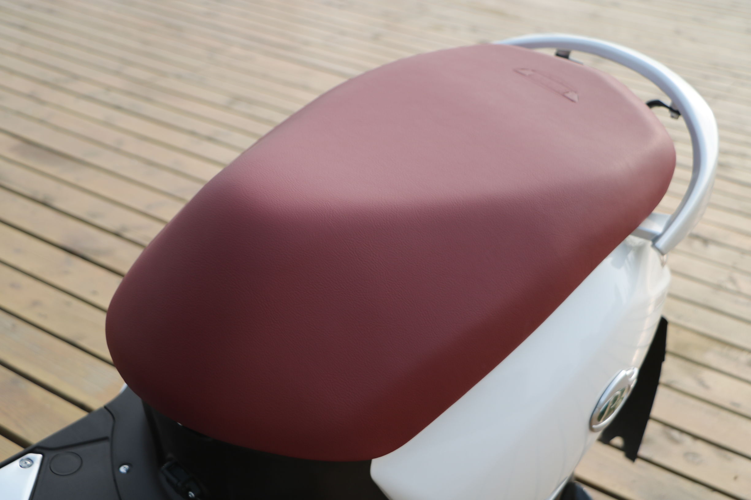 雅迪和小牛哪个更智能,雅迪比小牛更稳定