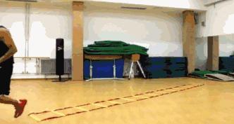 正面防守突破怎么摆脱,篮球防守技巧教学