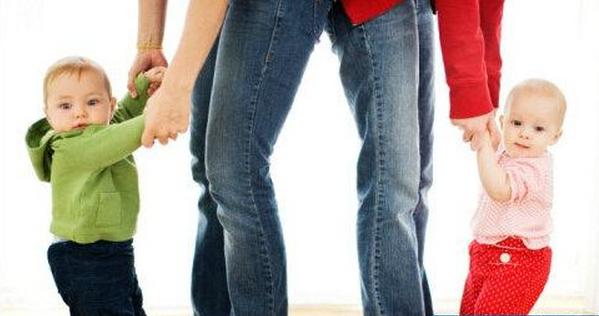 宝宝特别粘人怎么处理,家有黏人女儿