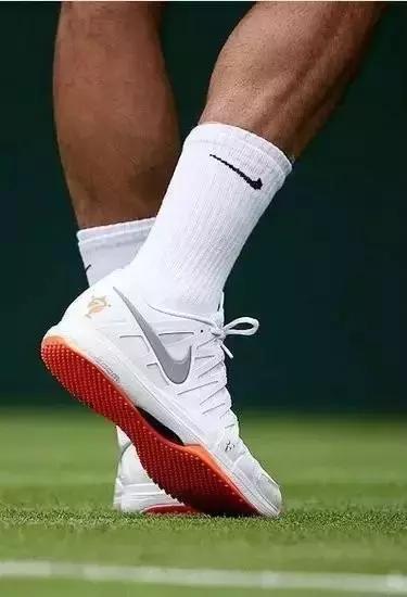 网球红土鞋和硬底鞋的区别,草地和红土网球鞋的区别