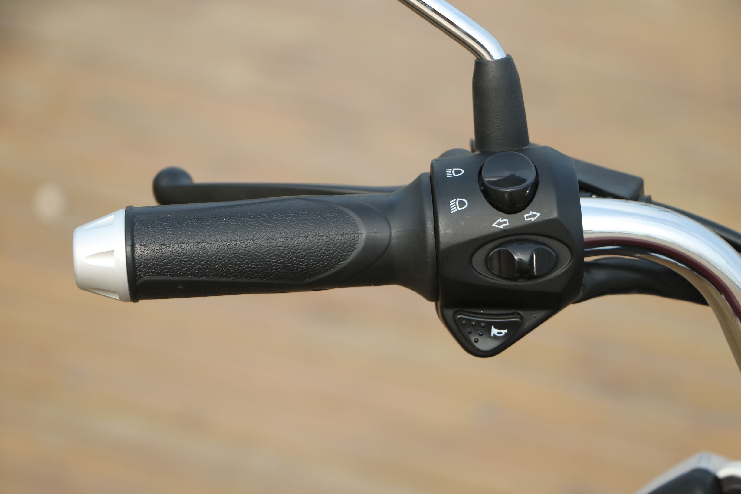 雅迪和小牛哪个更智能,雅迪比小牛更稳定