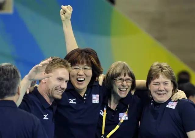 回顾中国女排十次登顶辉煌时刻,夺冠永不言败的女排精神