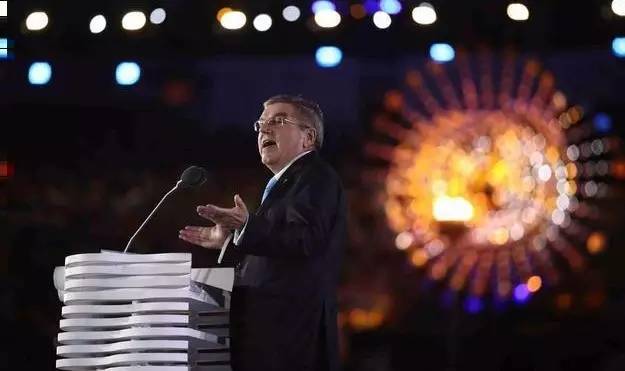 雨中告别里约奥运会在桑巴舞中闭幕