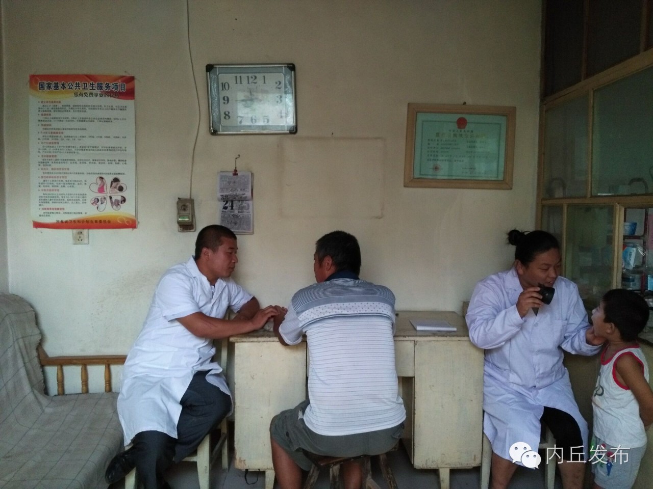 乡村医生坚守基层20余载,乡村医生最美身影