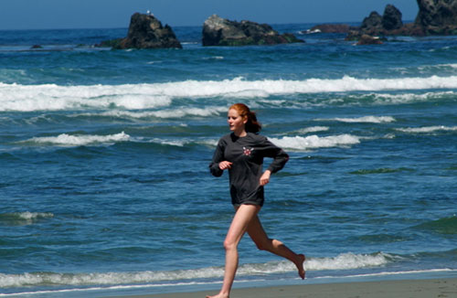 跑步脚大拇指根部肿了,跑步运动后腿酸痛怎么办