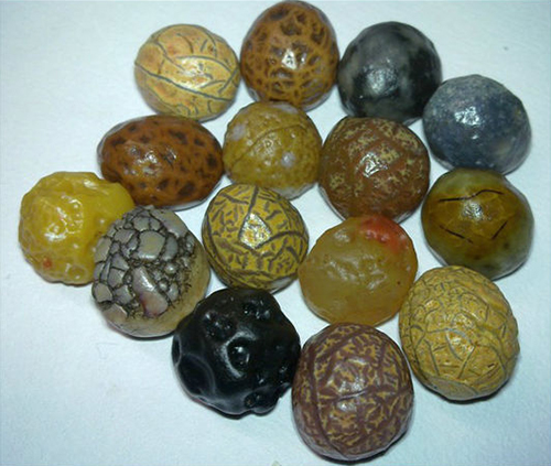 网上的8mm的红玛瑙多少钱一颗,5mm红玛瑙多少钱一粒