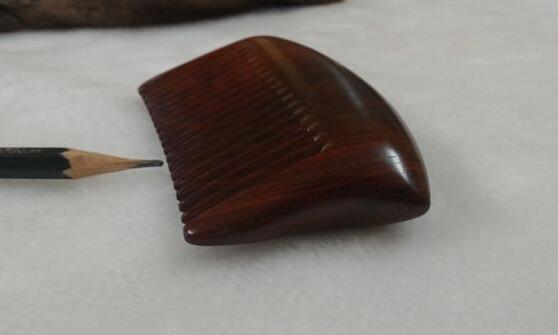 正宗的沉香木梳,檀木梳真檀木