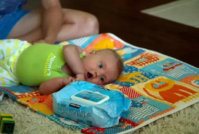 婴儿湿巾有防腐剂吗,婴儿湿巾含有什么成分是有害的